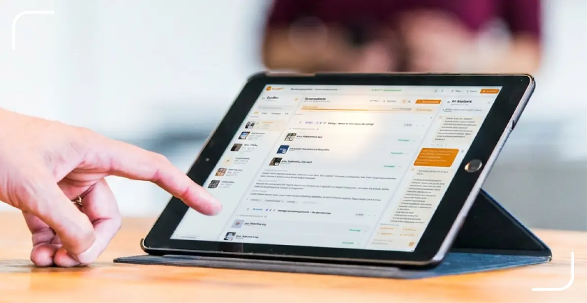 VisualGPT Manager wird auf einem Tablet benutzt