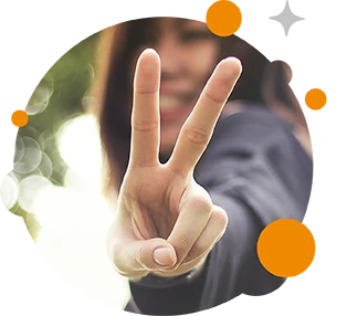 Eine Hand zeigt ein V